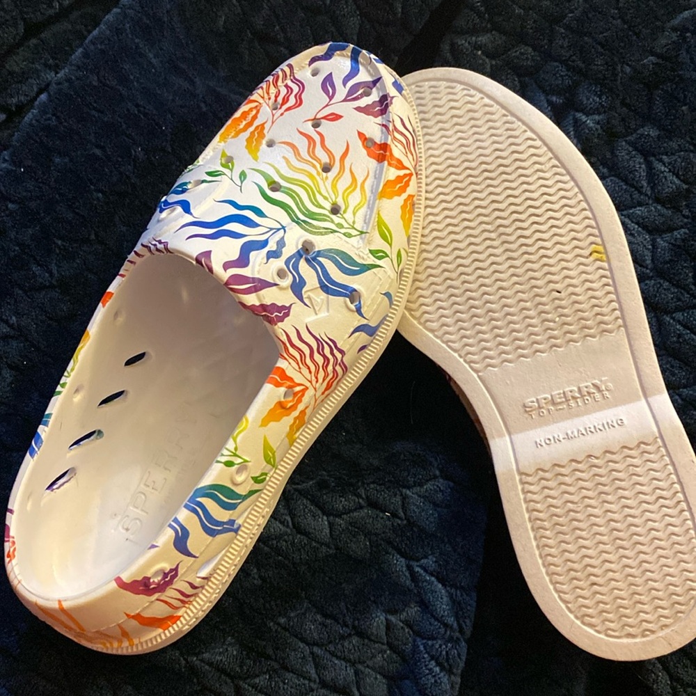 Sperry top side slip ons